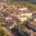le-village-de-lectoure-en-vue-aerienne-par-drone